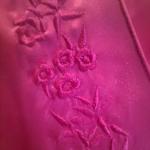 Solange Satin Negligee Size 22/24 V-Neck in Hot Pink with Lace Floral Accents - Picture 6 of 6